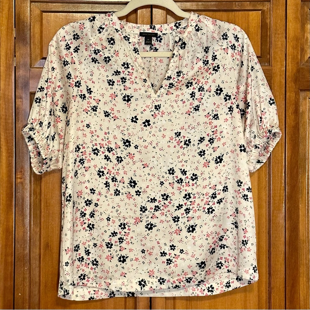 Ann Taylor Short Sleeve Floral Blouse Extra Small
